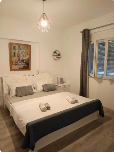 a bedroom with a large white bed in a room at New,Modern apartment near Split andTrogir in Kaštela