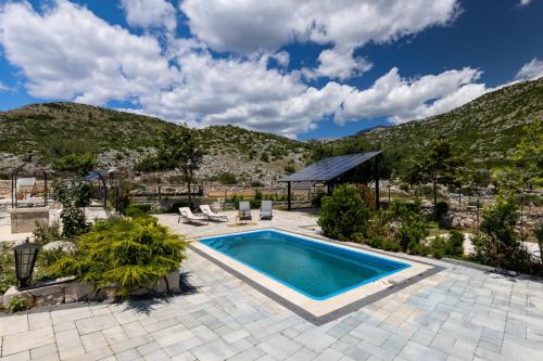 Holiday Home Vrata Biokova