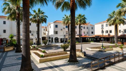Walk to Marina & Beach - Renovated - Parking