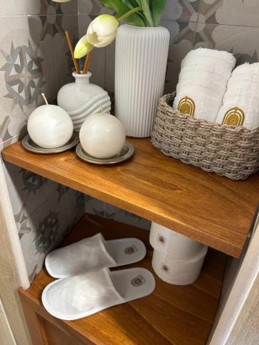 a shelf with toiletries and a vase on it at PIAZZADUOMO b&b Stilo in Stilo