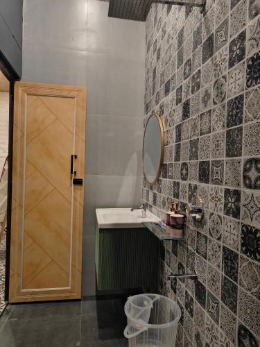 a bathroom with a mirror and a sink at The jungle tales in Bhīm Tāl