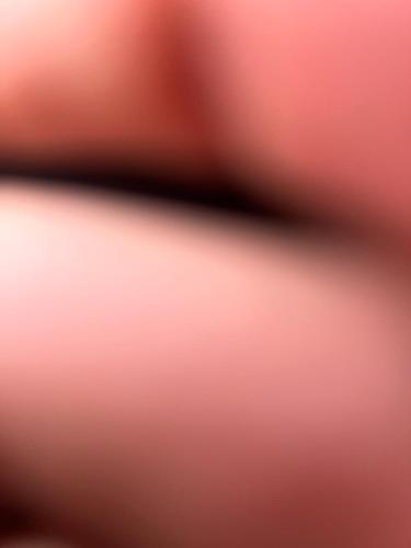 an image of a red blurred background at Rum lmea in Disah