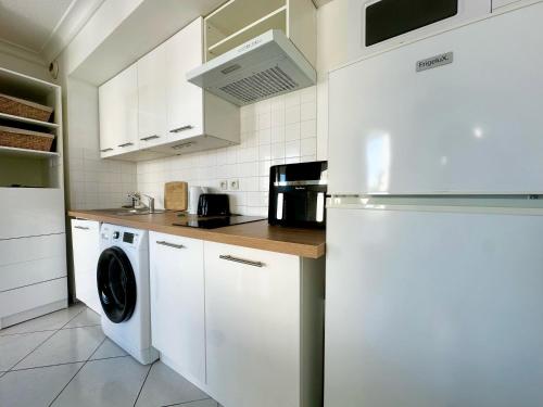 2P Full center JUAN LES PINS Near sea parking