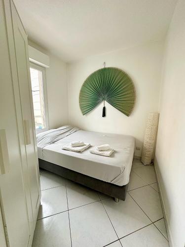 2P Full center JUAN LES PINS Near sea parking