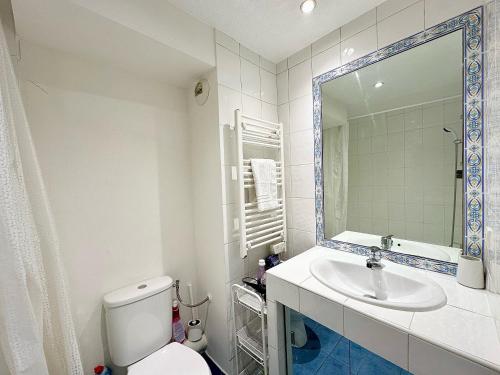 2P Full center JUAN LES PINS Near sea parking