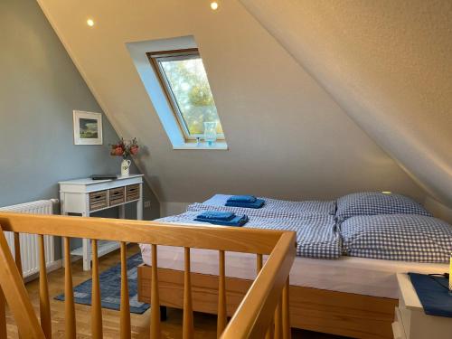 a bedroom with a bed and a window at Schloms Hof in Waffensen