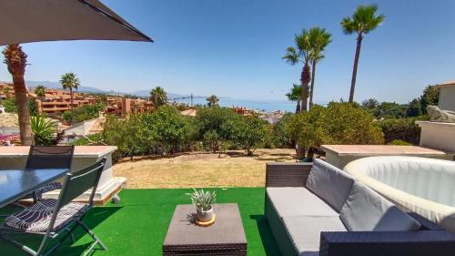 House - Sleeps 8 - Hot Tub - Beach Access