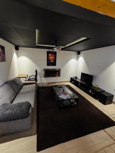 Duplex quartier Saint Ruf proche remparts Avignon centre