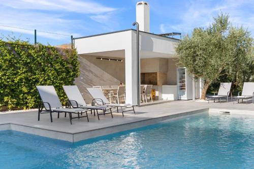 New Modern Villa Niki Medulin, near the beach by Istrabook
