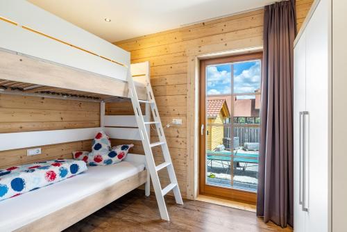 a room with a bunk bed and a window at Ferienhaus Traum Teufel in Hettingen