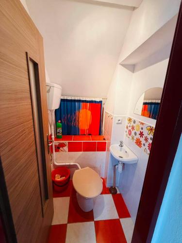 a small bathroom with a toilet and a sink at Apart-Bungalovy Gitka in Mlynčeky