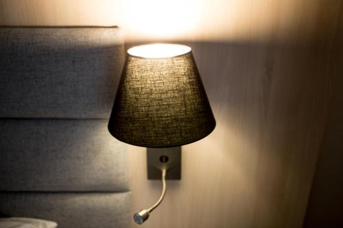 a lamp attached to a wall in a hotel room at Hotel Lantier Wellness & Spa in Bytom