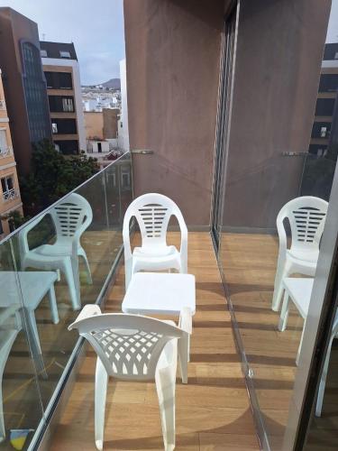 Loft moderno con balcón al lado de Las Canteras