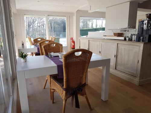 Kuchyň nebo kuchyňský kout v ubytování B&B Maison Kerkhove
