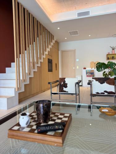 Designer Villa Pool Garden & Private Parking