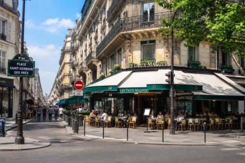 Évasion parisienne à Saint-Germain-des-Prés,Tout équipé