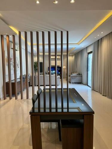 a room with a table with a chair in it at شاليهات دبليو العمارية W Chalet in Al ‘Ammārīyah
