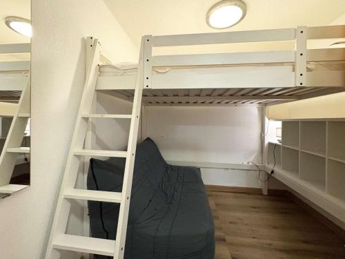 Studio aux Orres 1800m avec Piscine, Terrasse, et Accès Direct aux Pistes - FR-1-322-525