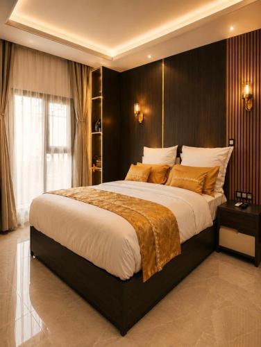 a bedroom with a large bed in a room at Massa Residence Meublé Yaounde in Yaoundé