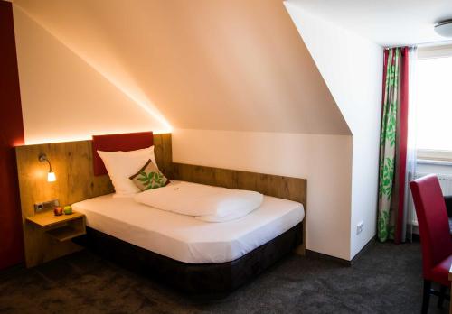 Tempat tidur dalam kamar di ROOM'Z zimmeraufzeit
