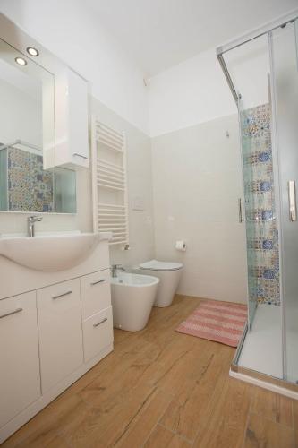 a bathroom with two sinks and a shower at B&B Incantevole Vicolo in Piraino