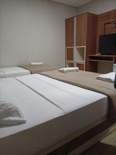 two beds sitting next to each other in a room at Terraza Frontera Hotel in Pedro Juan Caballero