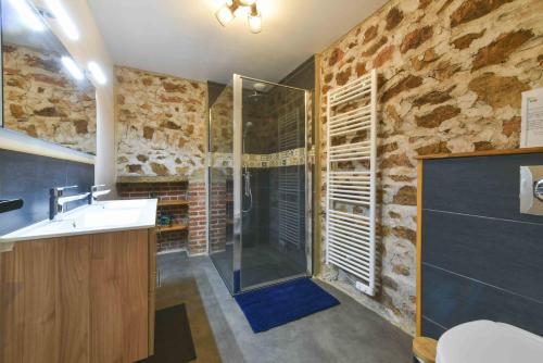 a bathroom with a shower and a sink at Gîte à La Ferme de l'Oasis in Saint-Marcel-de-Félines