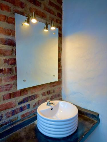 a bathroom with a white sink and a mirror at Artepolis in Barichara