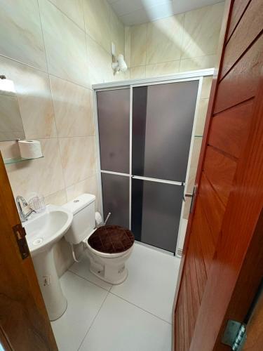 a bathroom with a toilet and a sink and a shower at Kitnet Vista do Vale in Areia