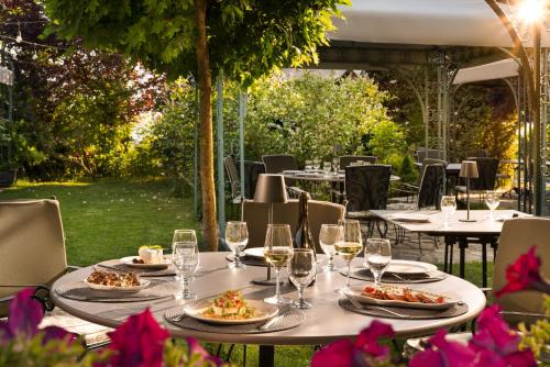 a table with plates of food and glasses of wine at Royal Valentina Castle in Ognyanovo