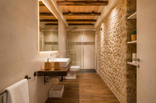 a bathroom with a sink and a toilet at El Gresol - Naturaleza y Relax in Senant