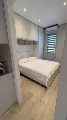 a bedroom with a white bed and a window at Apartment in Golem in Golem