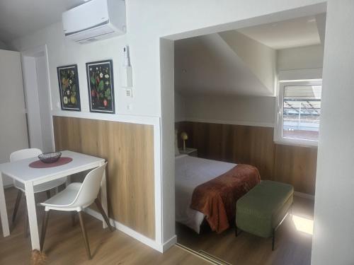Romantic and Renewed 1 Bedroom apartment in Campolide - 2E ESQ