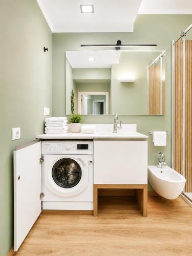Jada Monforte- Exclusive Apt in the Heart of the City