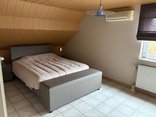 a bedroom with a bed in a room at Owla-Stay in Heusden - Zolder