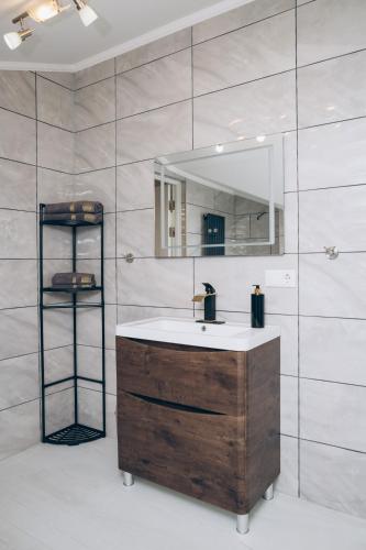 a bathroom with a sink and a mirror at Апартаменти Helleborus in Staryy Mizunʼ