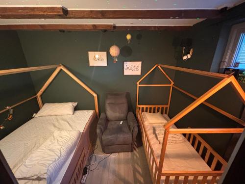 a room with two bunk beds and a chair at Kanalhuset in Tvååker