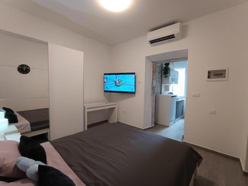 Roman Ascent Studio, Pula center