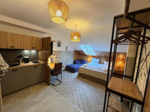 a small apartment with a kitchen and a bunk bed at Aparthotel Fairschlafen Minden in Minden