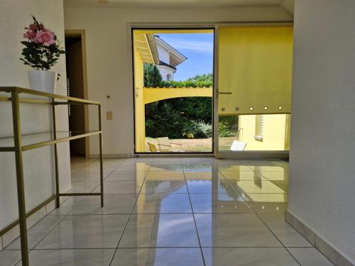 a room with a large window and a glass floor at Villa dolce vita in Murten