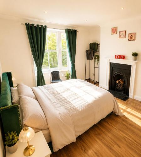 Charming Victorian one-bedroom flat in a prime location, just moments from the seafront, the i360, and the train station photo 7