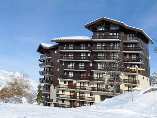 Appartement rénové 2 pièces au pied des pistes avec balcon sud - FR-1-344-977