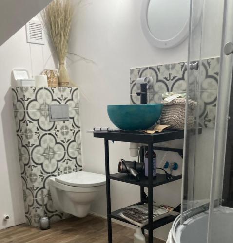 a bathroom with a sink and a toilet at Good Chata Leśna Polana in Dobry Las
