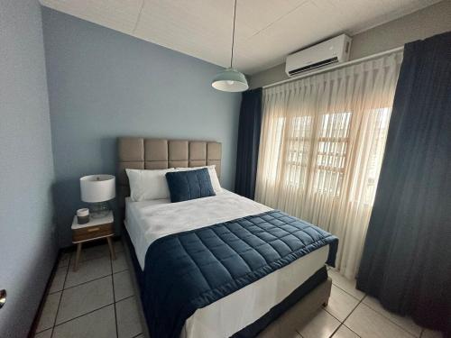 a bedroom with a large bed and a window at Apartment 1 Peniel in Copán Ruinas