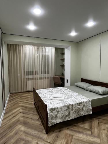 a bedroom with a large bed in a room at Modern Olive Home in Căuşeni