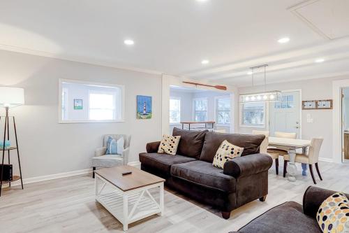 a living room with a couch and a table at Barefoot Lizzy's in Edisto Island