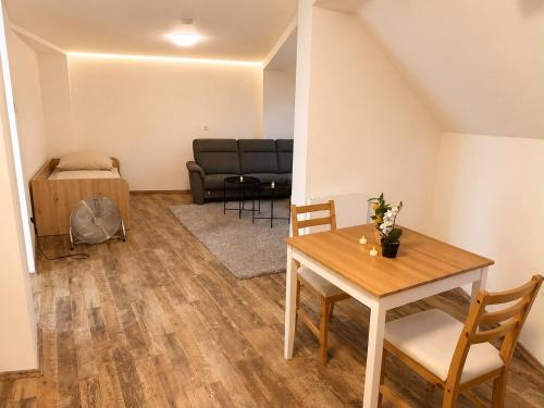 a living room with a table and chairs and a couch at Ferien Wohnung in Traben-Trarbach