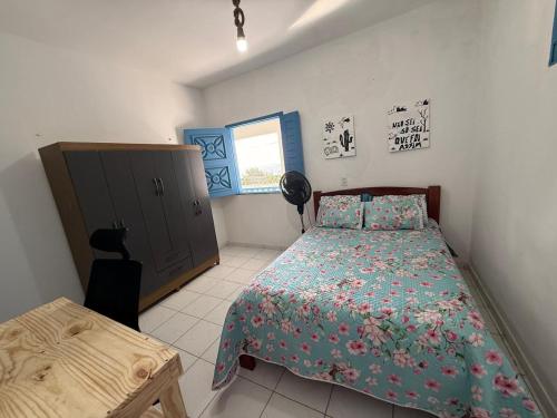 a bedroom with a bed and a dresser in it at Pousada Flor de Sal in Prea