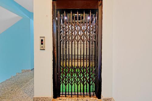 a door with a iron gate in a building at Hotel O Casa Astra in Salua