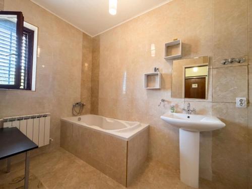 a bathroom with a sink and a bath tub and a sink at D&D rooms 20 in Pula